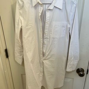 Super cute Harmony button down shirt/dress with pockets